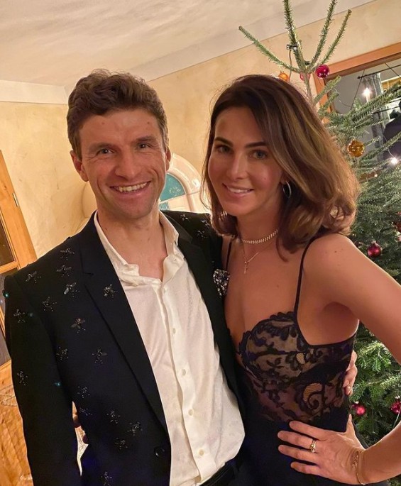 圣诞快乐,穆勒和妻子丽莎开心过圣诞