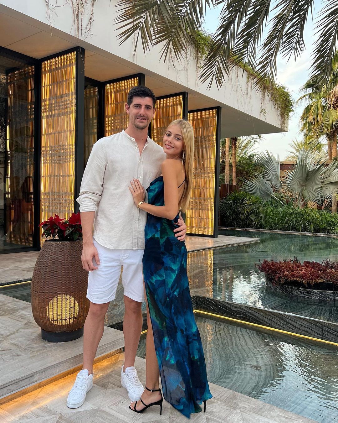 甜蜜库尔图瓦晒与女友度假合照我的另一半