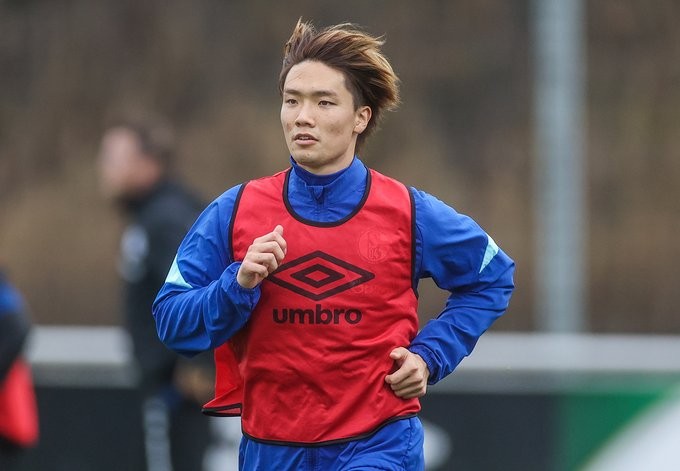 12强赛中日之战一触即发,日本后卫板仓滉在采访中表示,在吉田麻也和