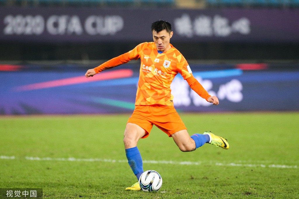 足球报郑铮大概率随国足参加世预赛或已锁定主力中卫位置