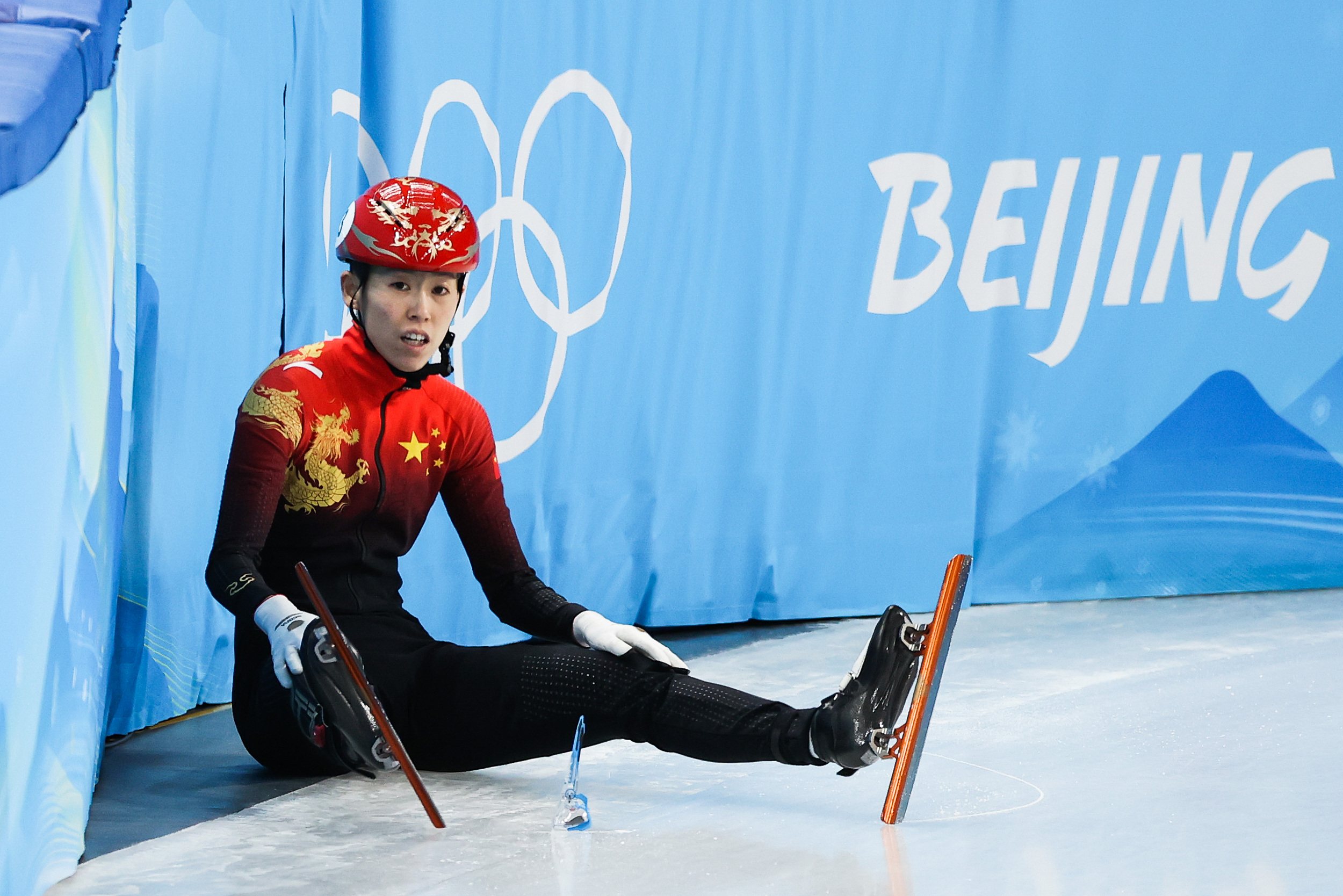 冬奥会短道速滑女子500米的比赛进行,范可新无缘晋级半决赛,张雨婷,曲