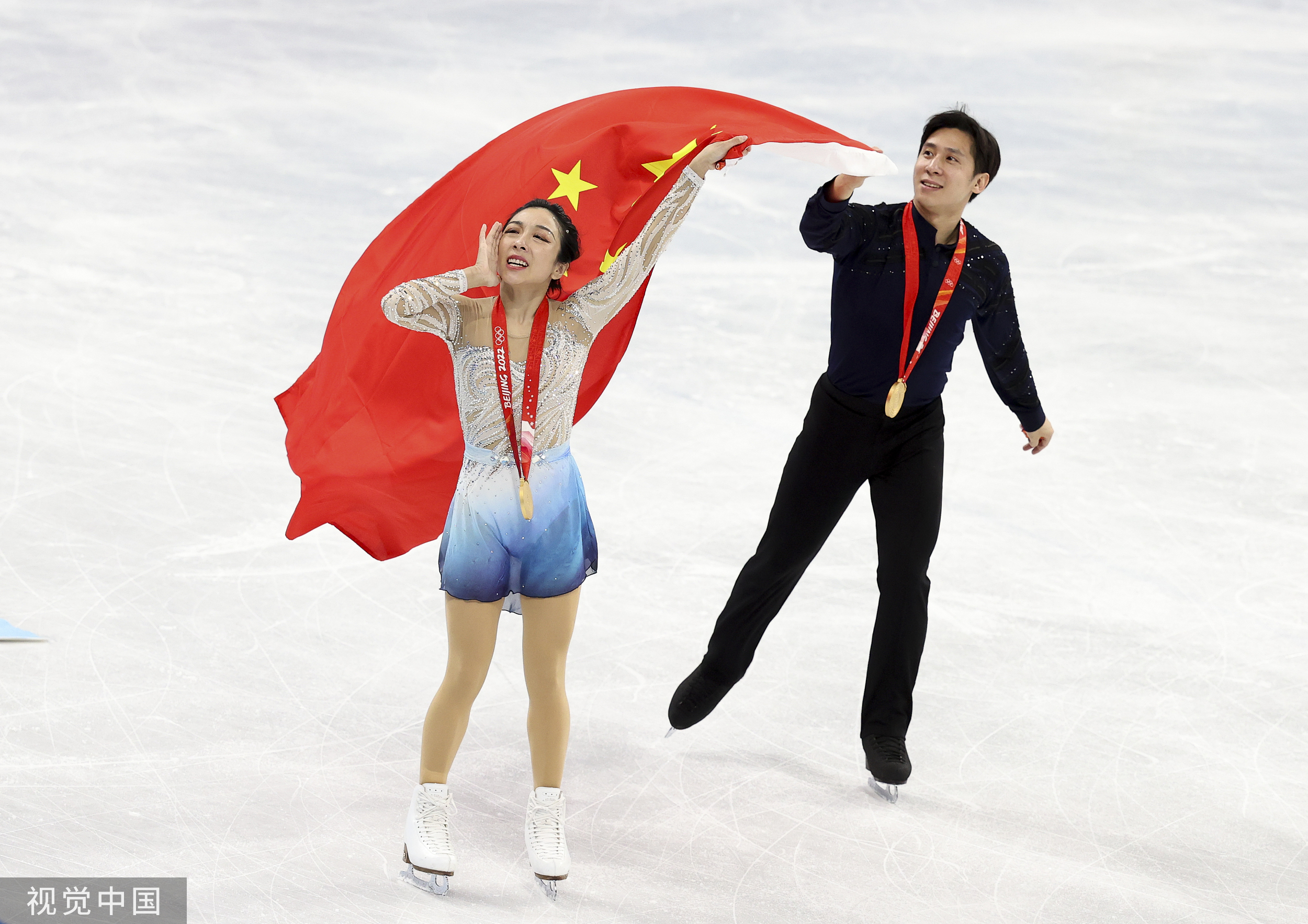 隋文静/韩聪为中国代表团拿到北京冬奥会第九金,赛后接受采访时,韩聪