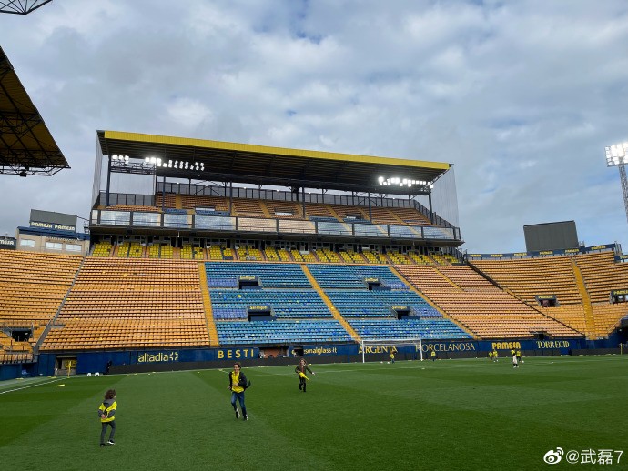 回到上演西甲首秀的陶瓷球场武磊晒照梦开始的地方