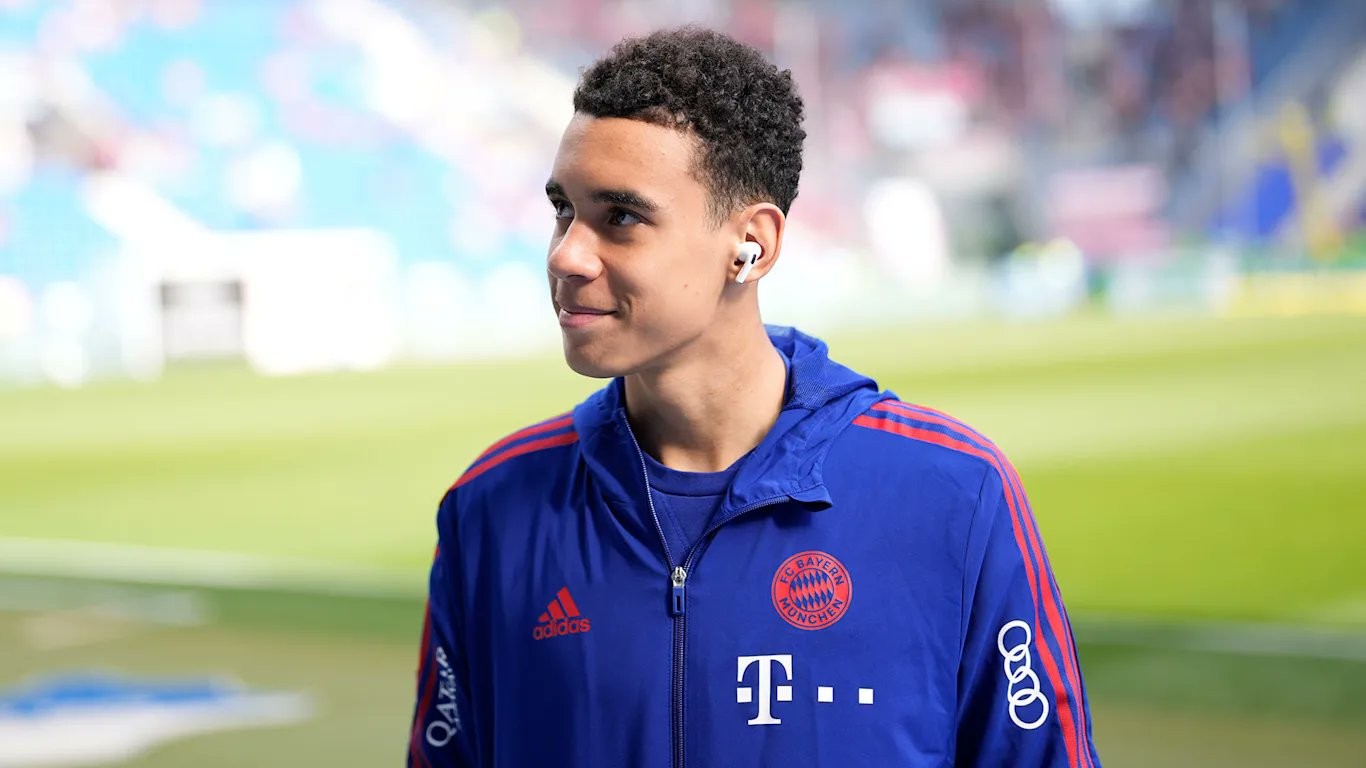 德甲第26轮,拜仁客战霍芬海姆,穆夏拉首发出战,成