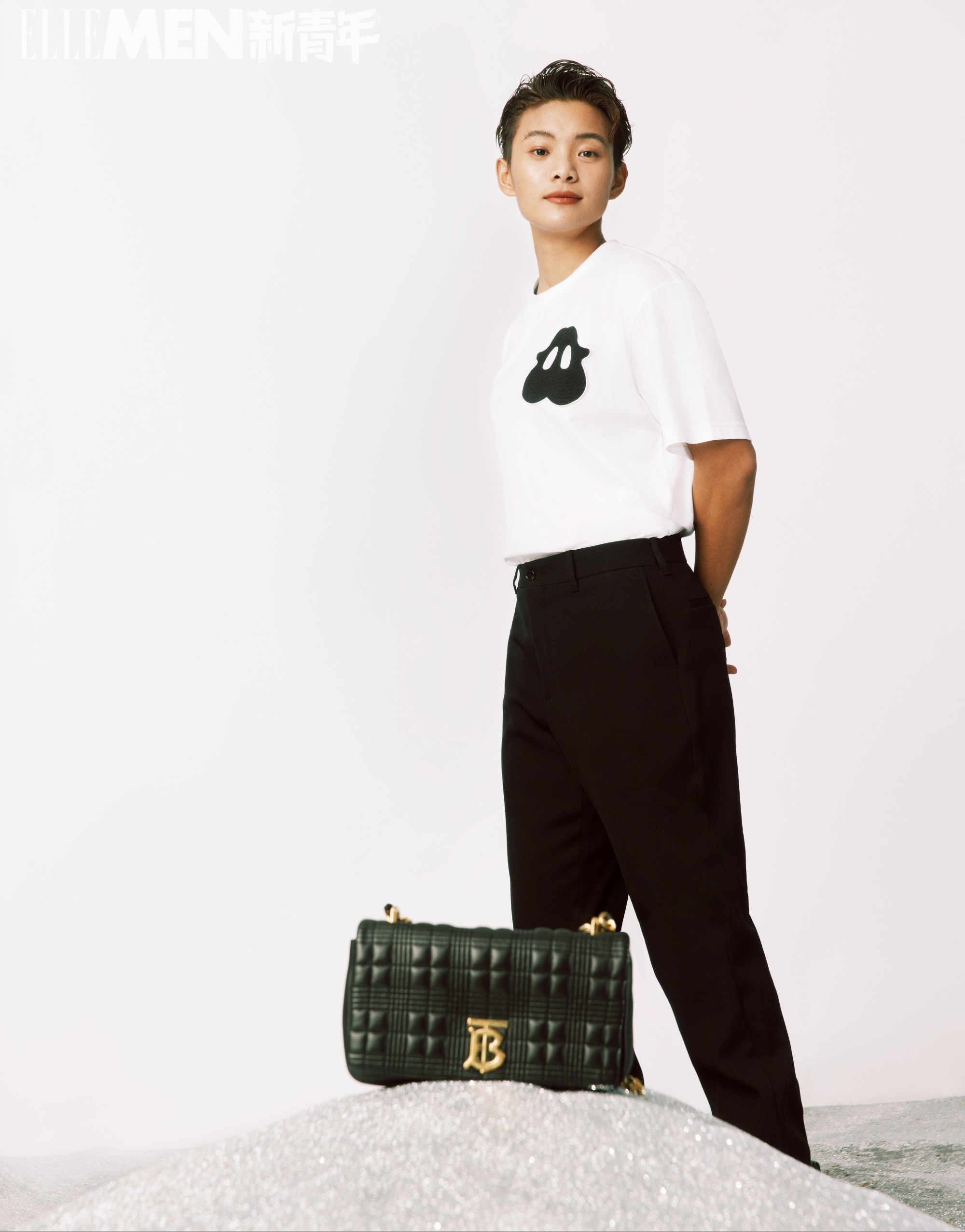 时尚大片女足球员王霜为杂志拍摄个人写真