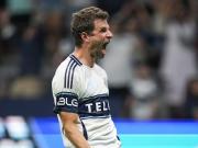 穆勒北美首秀绝杀：点球大师的自我救赎与老将担当