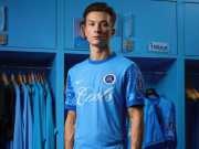 深圳新鹏城联名COSTS推出限定球衣掀起城市潮流新风尚