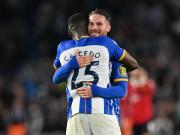 蓝色魔力下的异乡情谊与足球温度