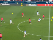 巴雷内切亚中圈吊射锁定胜局