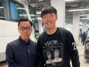 网红小溥仪现身工体看球与张稀哲互动