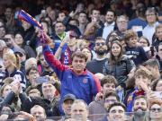 巴萨欧冠惨败：两球迷伦敦被捕遭遣返