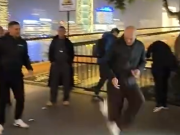 齐达内中国公园学踢毽子