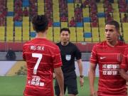 蓉城青岛激战上半场平局 点球大战成关键
