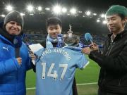 斯诺克冠军赵心童造访曼城畅谈足球与台球人生