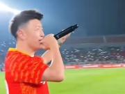  铁西之夜：辽宁铁人强势登顶，续写足球传奇
