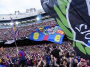 世体：新诺坎普低层看台视线差，部分球迷无法看到球门线