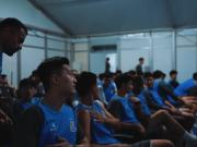 申花官方发布新帅上任与全队见面的视频，蒋圣龙现身