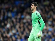 皇马官方：库尔图瓦右大腿股直肌肌肉拉伤；据悉将伤缺数周