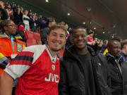 布伦特福德前锋瓦塔拉现身酋长球场，见证了枪手击败勒沃库森