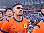 记者：阿尔瓦罗确实让泰山队的防守稳定性有了质的提升