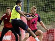 记者：德利赫特本赛季不一定能复出，曼联在努力治疗他的背伤