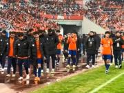 记者陈永：冬窗没引进好的本土中卫，泰山中后场存在轮换隐患