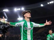 安东尼“戴帽”，为球队锦上添花后，安东尼戴上帽子进行庆祝