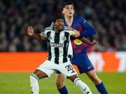 世体：赫拉德-马丁转型中卫十分成功，他的上限超出原本预估