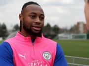 塞门约：我是混合型前锋；在曼城学到的东西比以前多得多