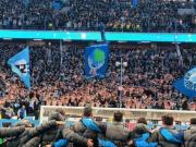 58337人到场助阵，大连英博赢下中超首胜后与球迷高歌庆祝