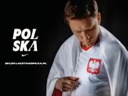 波兰发布全新主客场球衣：延续白红配色，饰以白鹰图案