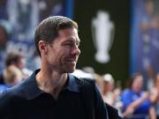 Scholes criticizes Chelsea's signings: going from one extreme to another.