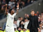 “复仇”，维尼修斯被换下时对西蒙尼说：他们要把我卖了