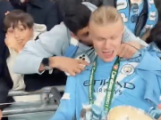 突然袭击，哈兰德与球迷合影被一名男子强吻了一口后颈