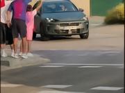 每体：坎塞洛抵达甘伯体育城接受体检