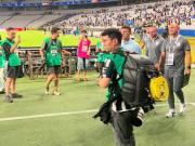 五星体育：米洛耶维奇参加了申花队的赛后谢场