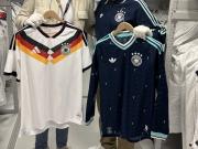 阿迪设计师谈德国队蓝色客场球衣：灵感是德国队早期的训练服