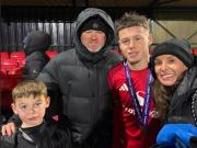 自豪，鲁尼夫妇见证儿子凯随曼联U16夺得英超联赛盾杯冠军