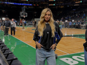 恩德里克妻子现身北岸花园球馆，观看凯尔特人vs雷霆的比赛