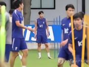  韩媒：韩国队25人参加封闭训练，裴峻浩正在恢复