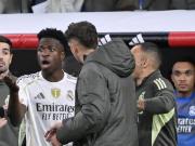 国家德比火爆冲突 阿诺德震惊表情成焦点