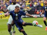 世体：巴萨与巴西队队医进行了沟通，拉菲尼亚可能存在伤病