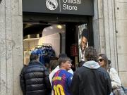 阿爾沙文巴薩球衣現(xiàn)身皇馬商店 阿爾沙文巴薩球衣現(xiàn)身皇馬商店