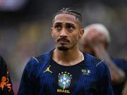 巴媒：拉菲尼亚赛前因疲劳接受治疗，被换下是为避免更大风险