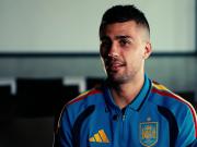 罗德里：重回国家队真的很开心；要成为队内新一代球员的榜样