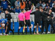 中国足球裁判争议再起：评议组自相矛盾，公正何在