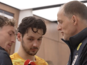 完成英格兰队首秀，特拉福德和加纳获赠纪念帽子