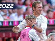 缘分续写，卡尔四年前曾作为拜仁球童与纳格尔斯曼拥抱