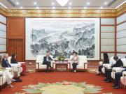 四川省省长会见西甲主席特瓦斯，后者表态愿共建青训体系