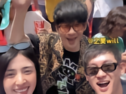 在哪儿都有朋友，赵丽娜在世界杯现场偶遇大张伟